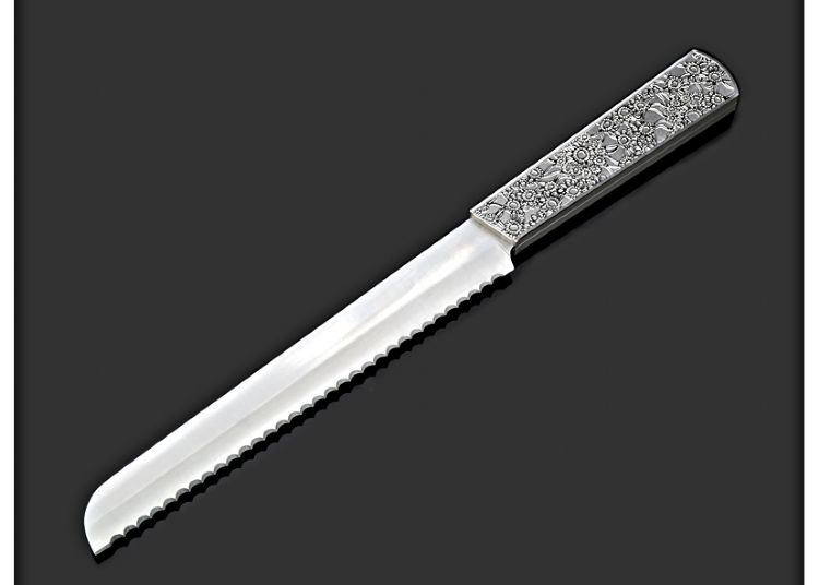 Challah-knife---Late-Blooming